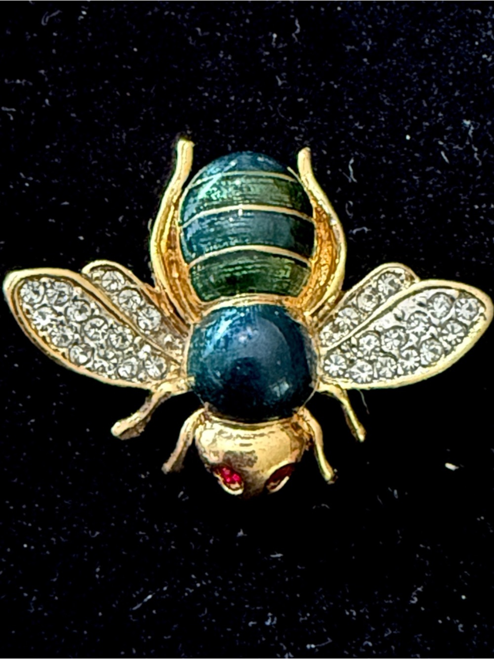 Unsigned Green Enamel and Rhinestone Bee gold tone brooch - Picture 6 of 6